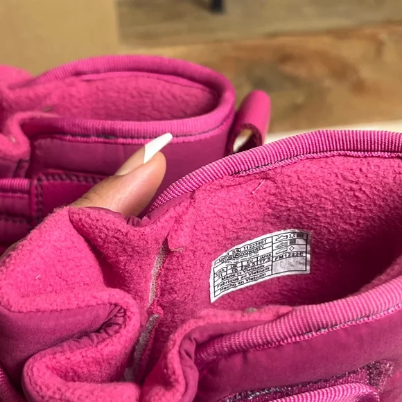 Taney Weather raspberry kids ugg boots brand new - Picture 5 of 7